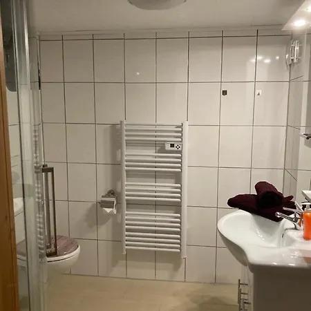 Heisa-Small Apartment